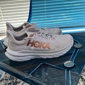 Hoka Mach 5 Men’s Size 11.5 - White/Gold